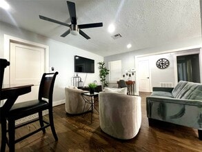 Building Photo - 5719 Viking Dr