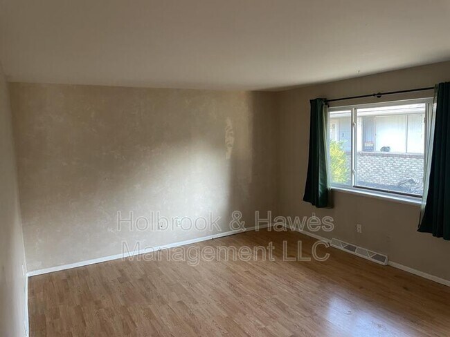 Foto del edificio - 601 N Bryan Ave