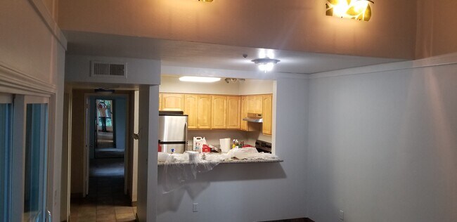 Comedor - 47 Redwood Ct