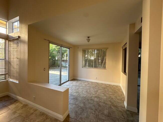 Foto del edificio - 13 Oakcliff Dr