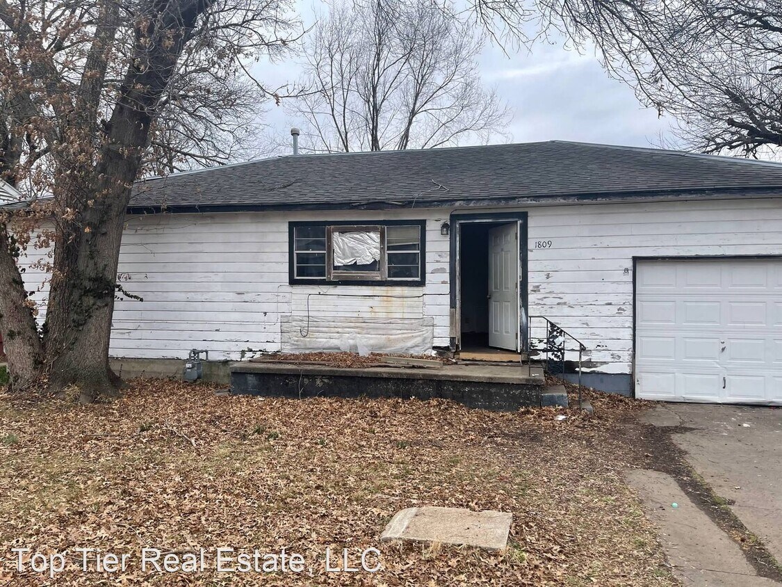 Primary Photo - 3 br, 1 bath House - 1809 S Hickory Ave