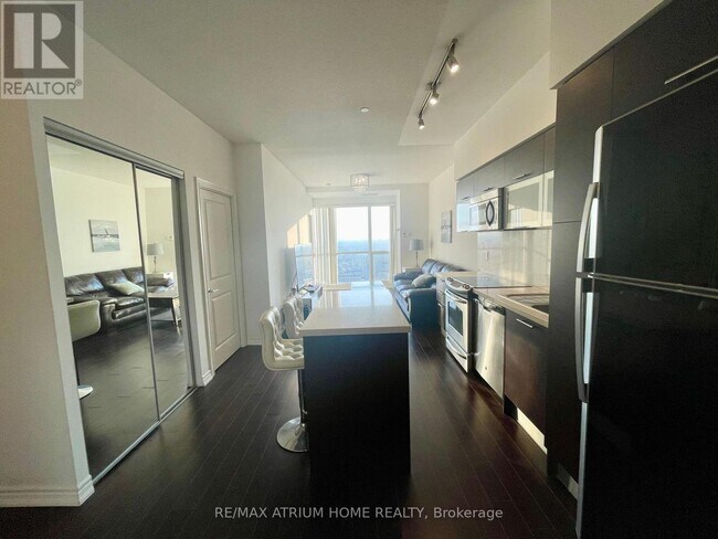 Photo du bâtiment - 386-4386 Yonge St