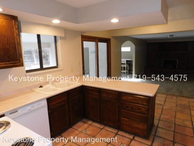 Building Photo - 4 br, 3.5 bath House - 3123 Bandera Blvd.