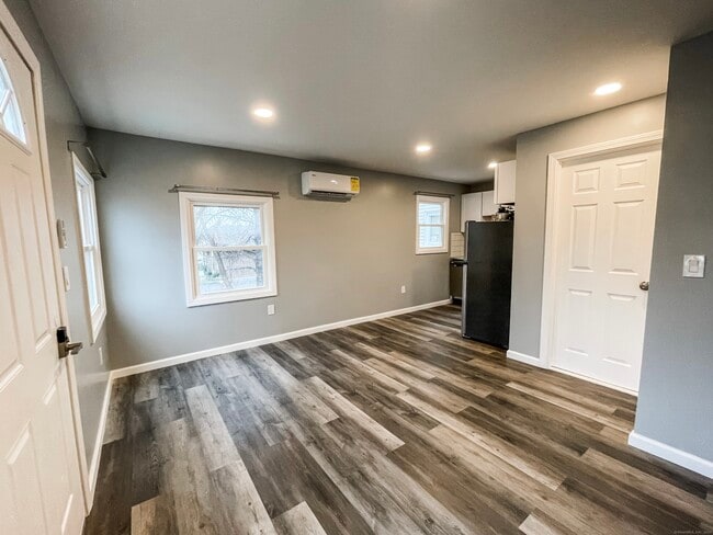 Building Photo - 158 Chapel St