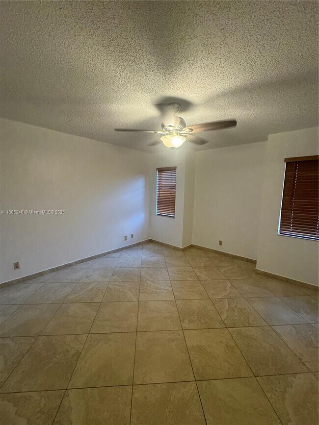 Foto del edificio - 3111 Coral Springs Dr