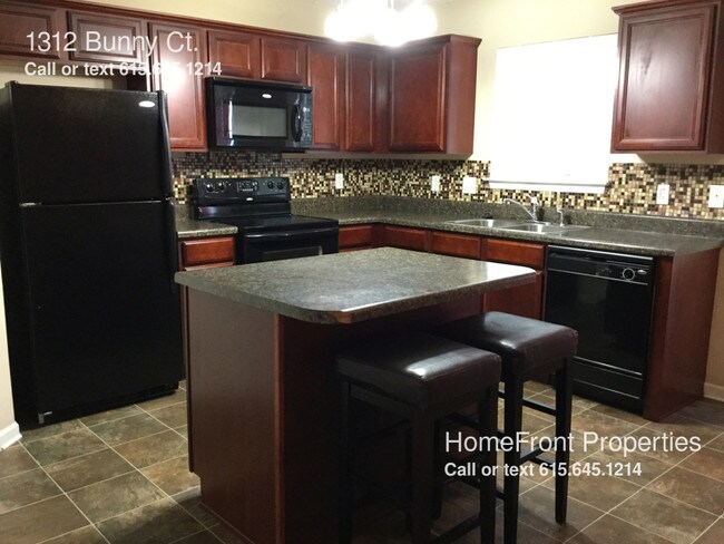 Building Photo - Townhome near MTSU