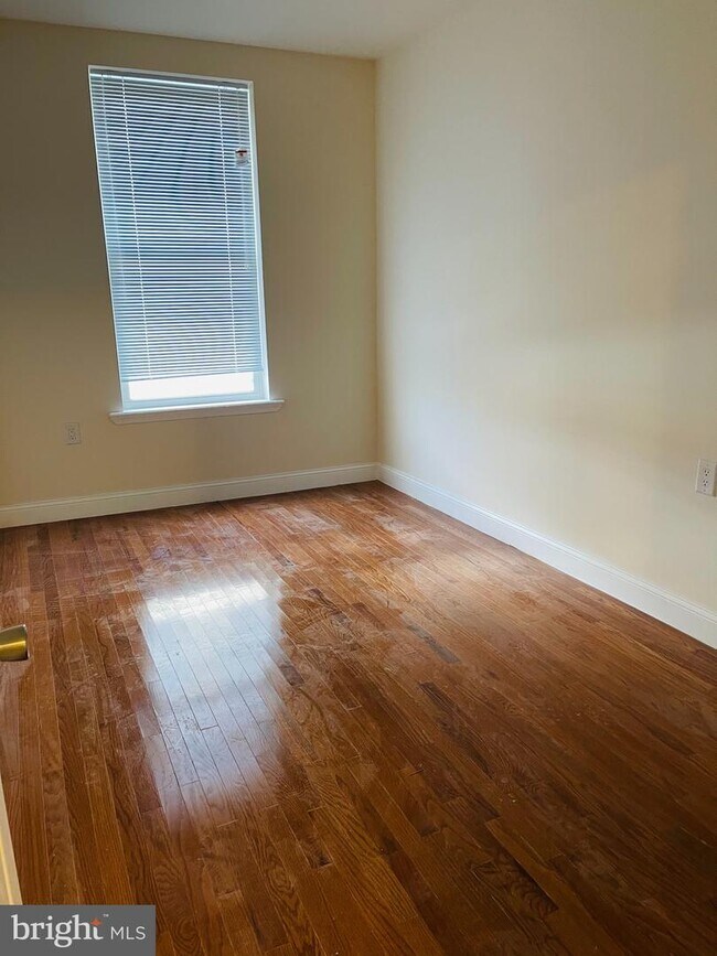 Building Photo - 1020 Callowhill St