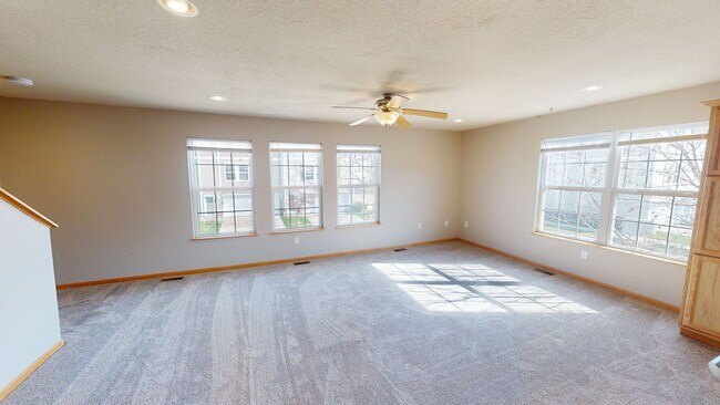 Foto del edificio - 2 Bedroom Townhome Available October 13th,...
