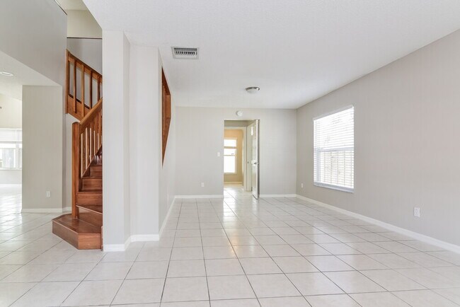 Building Photo - 2325 Kenwick Dr