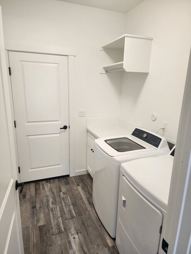 Foto del edificio - New Construction 3 bed 2 bath 2 car garage