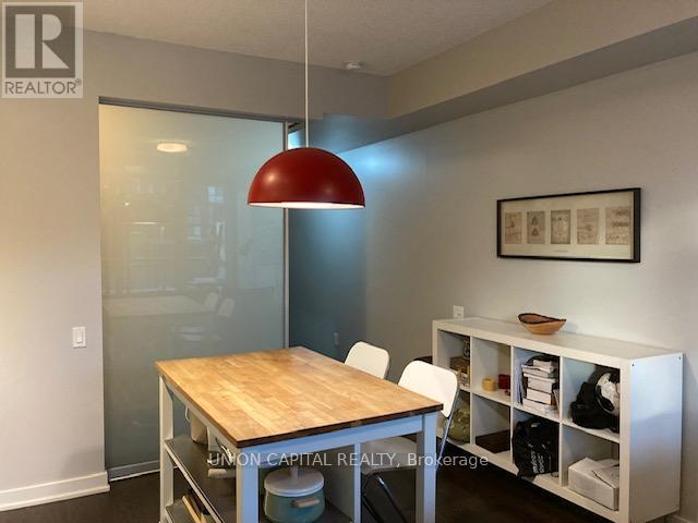 Photo du bâtiment - 775-775 King St W