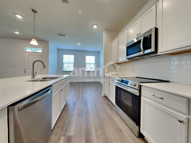 Building Photo - 200 Argea Dr