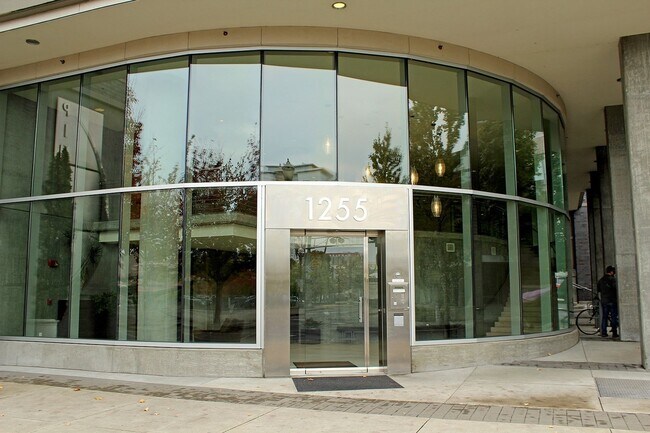 Foto del edificio - Luxurious 1+ Bedroom Pearl Loft at The Pin...