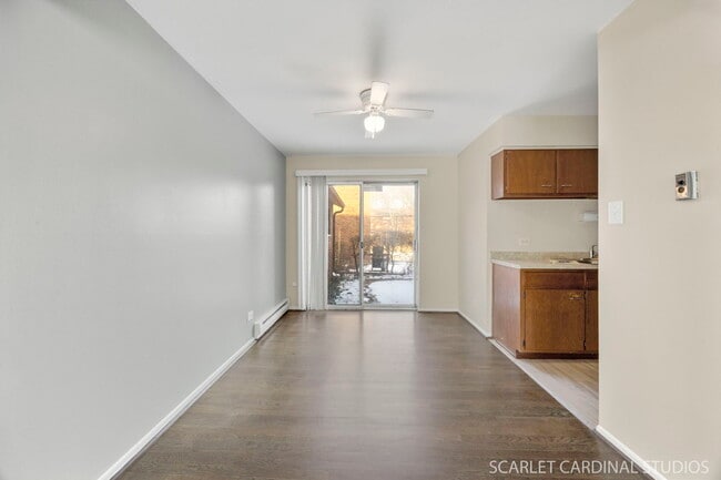 Building Photo - 1S213 Holyoke Ln