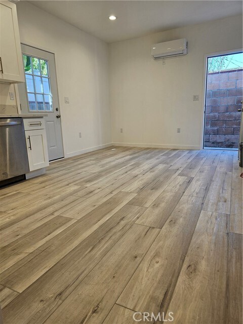 Foto del edificio - 7711 Goodland Ave