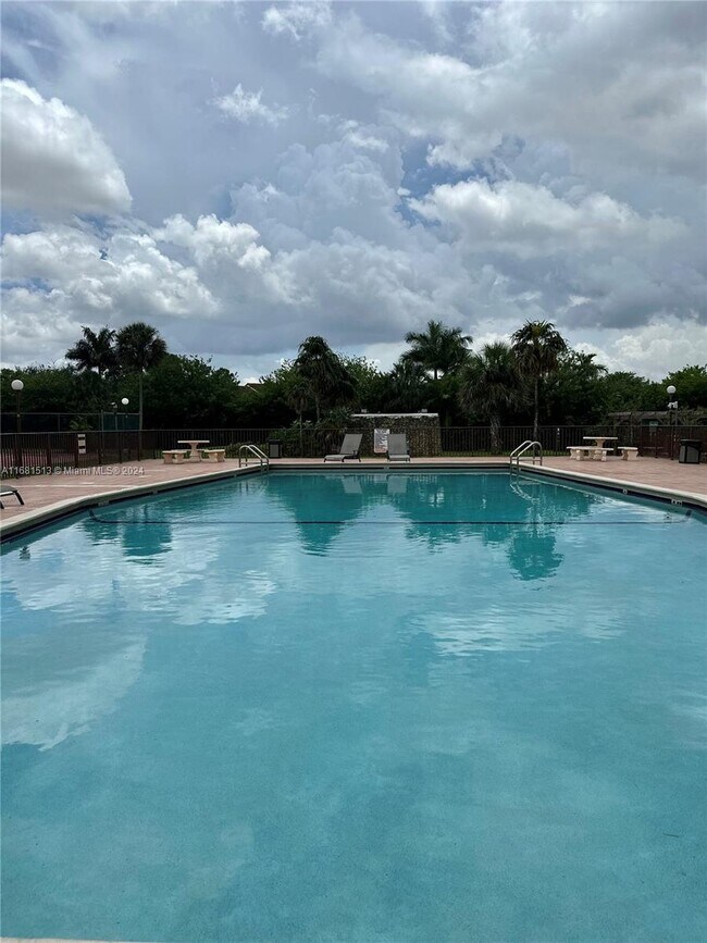 Foto del edificio - 186 NW 186th St