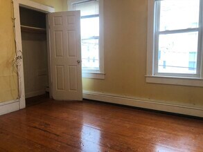 Building Photo - 212 Boylston St
