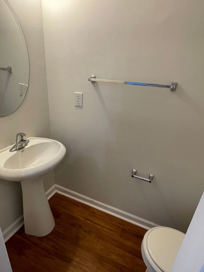 Foto del edificio - 2BR Townhome w/ Deeded Parking, In-Unit W/D, Patio in Optimist Park