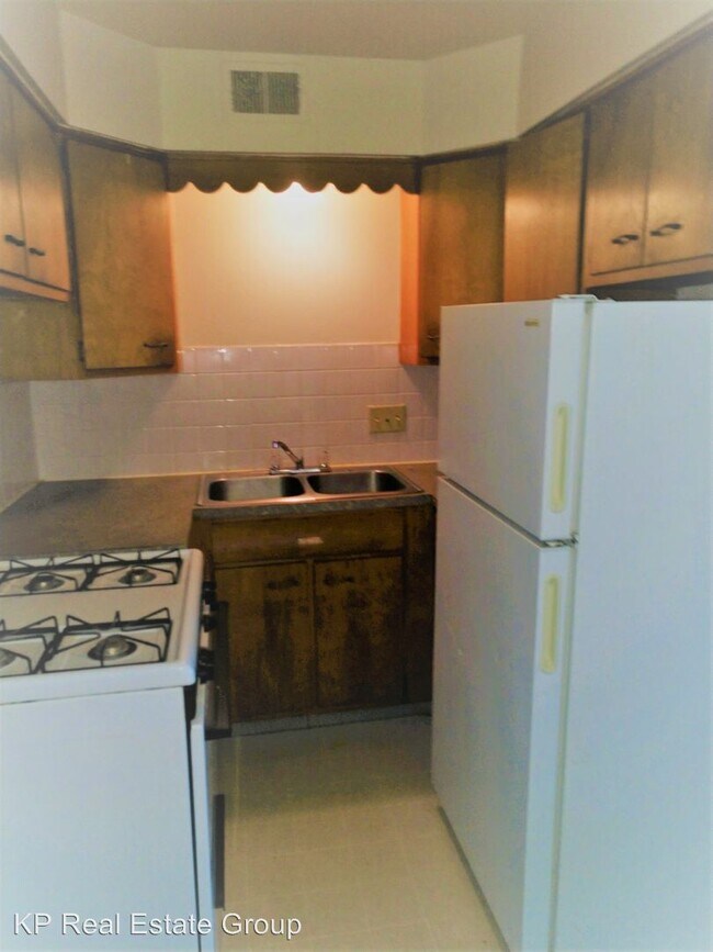 Foto del edificio - 1 br, 1 bath Apartment - 5827 N Meadows Blvd