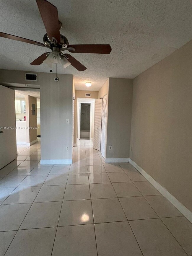 Building Photo - 8660 Southwest 212th Street Apt #212, Cutl...