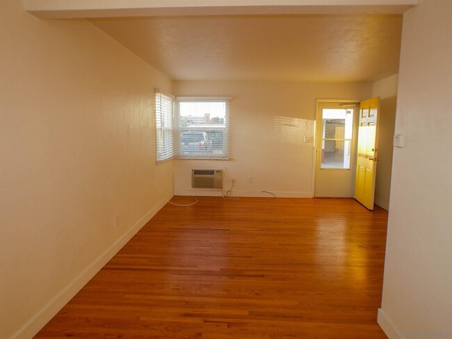 Building Photo - 230 Twin Oaks Ave