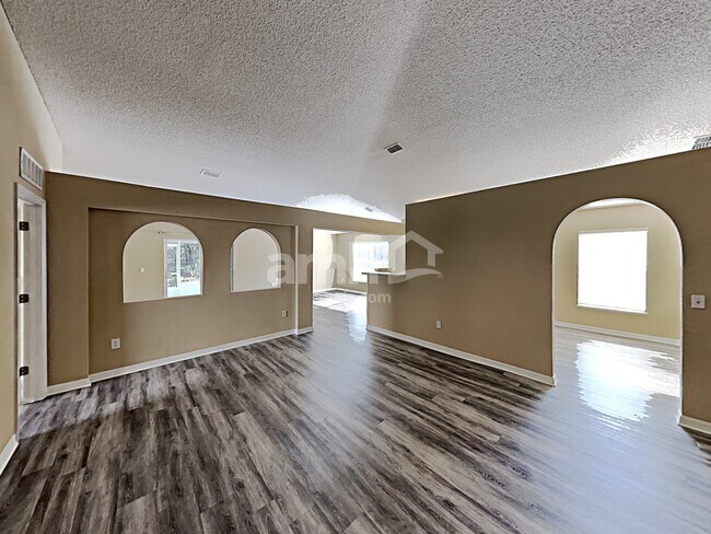 Foto del edificio - 3122 Rogers Ave