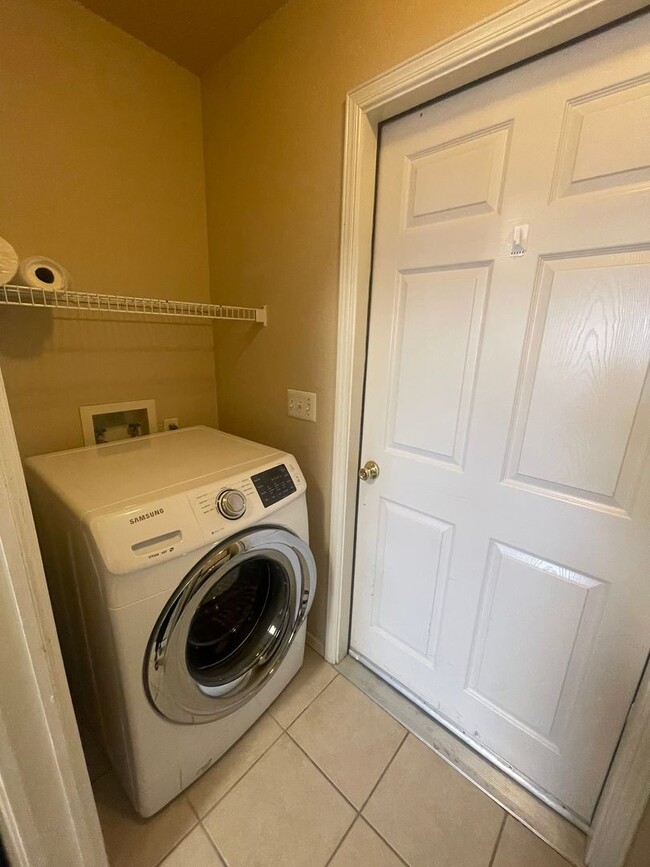 Building Photo - Charming 3 bedroom/2 bathroom Home located in Las Colinas