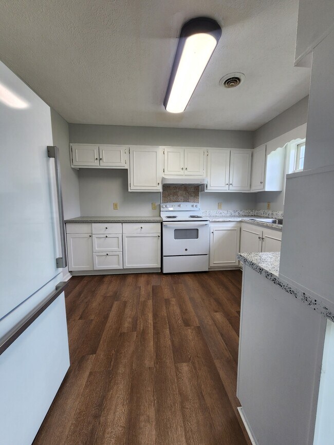 Foto del edificio - 816 Maple Dr