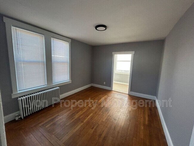 Building Photo - 230 W School St