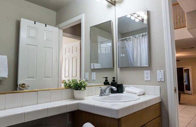 Foto del edificio - 2536 El Paso Grande Ave