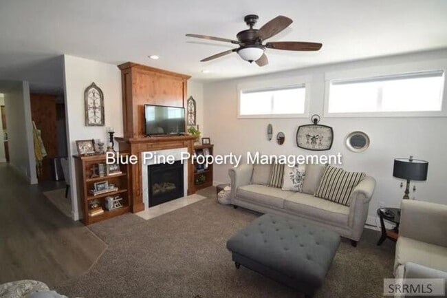 Foto del edificio - 705 Birmingham Ln