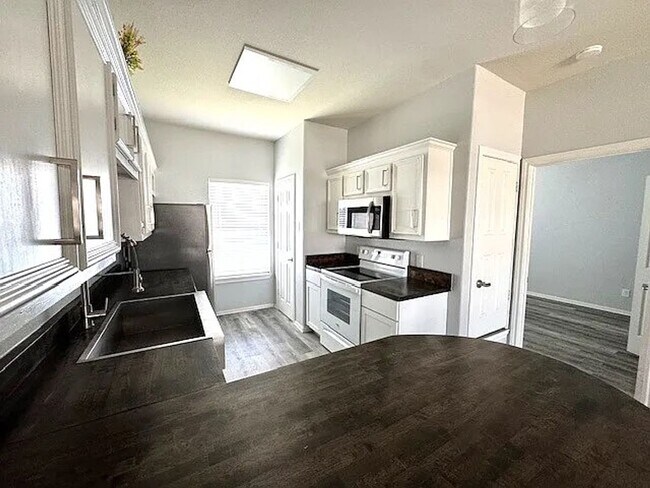 Foto del edificio - 4 bed 4 bath duplex - $550 per bed
