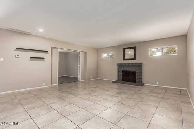 Building Photo - 105 E Manhatton Dr