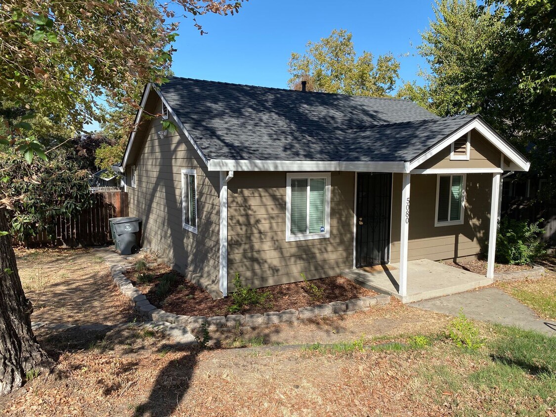 Primary Photo - Adorable smaller house with open floor plan