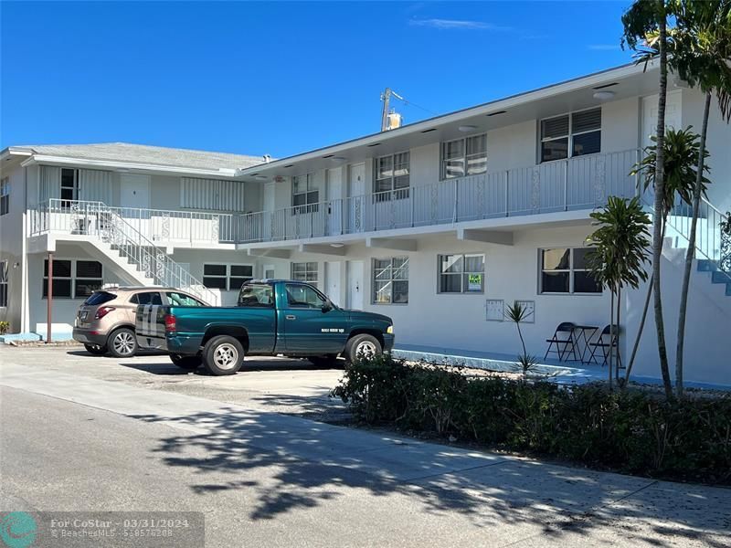 Primary Photo - 4652 Poinciana St