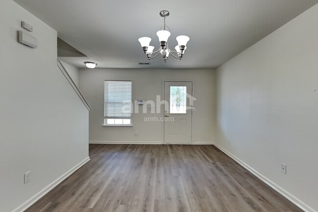 Building Photo - 1882 Woodstone Dr