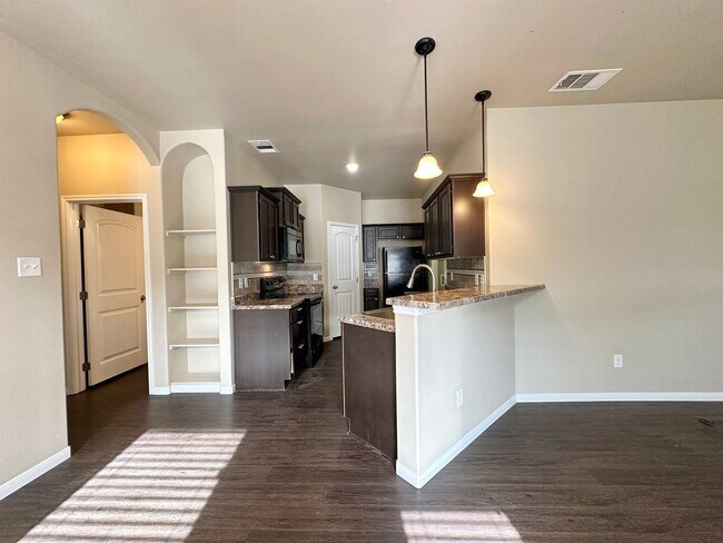 Building Photo - 1301 Vanguard Ln