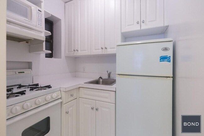 Foto del edificio - 523 E 85th St