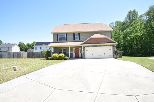 Building Photo - Coming Soon! 3 Bedroom and 2.5 Bath Home (No Pets)