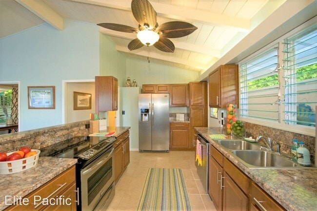 Building Photo - 4 br, 3 bath House - 250 Kaalawai Pl
