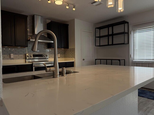 Building Photo - 709 Yearwood Ln