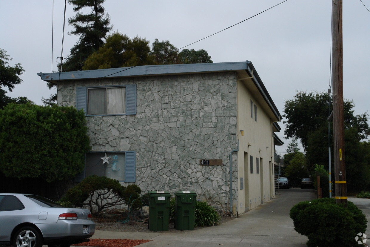 Building Photo - 411 Villa Ter