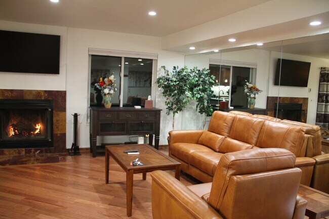 Foto del edificio - 35 Lower Woodbridge Rd