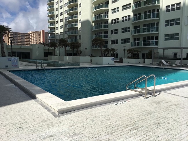 Building Photo - 3410 Galt Ocean Dr