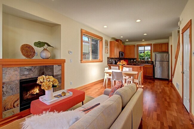 Building Photo - Beacon Hill Townhouse