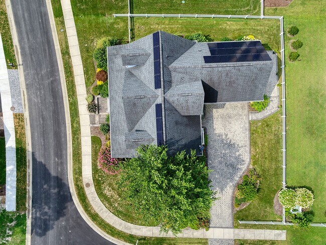 Building Photo - Spacious 3BR / 3.5BA Single family home • 2,500 Sq Ft • Baywood