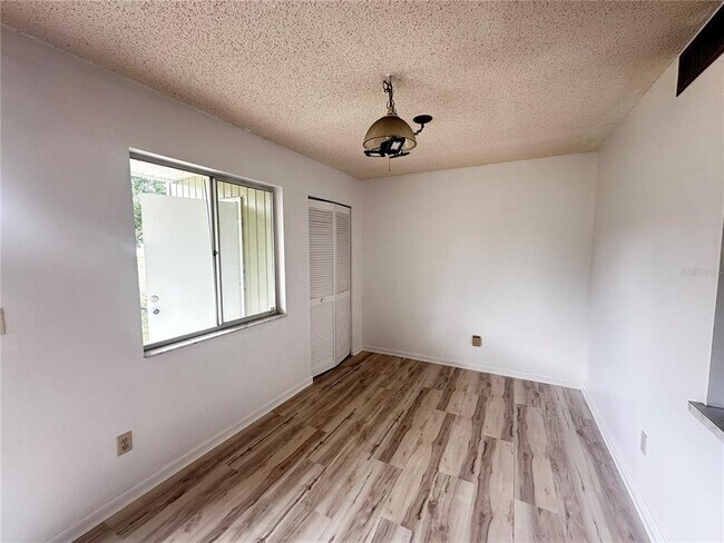 Foto del edificio - 593 Fairways Cir