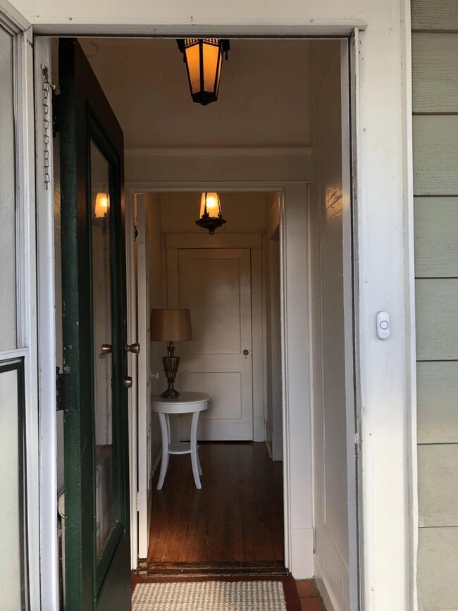 Entrance Hallway Airlock. - 265 Morris St