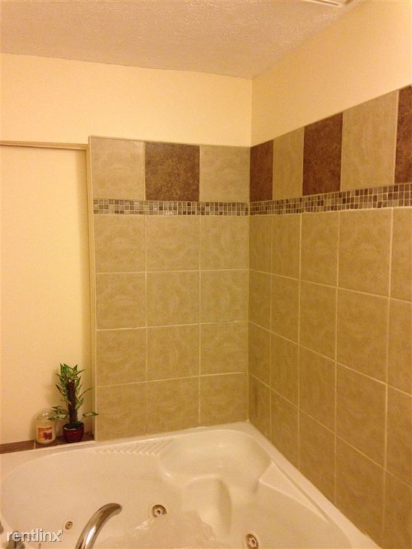 Foto del edificio - 7491 N Shadeland Ave