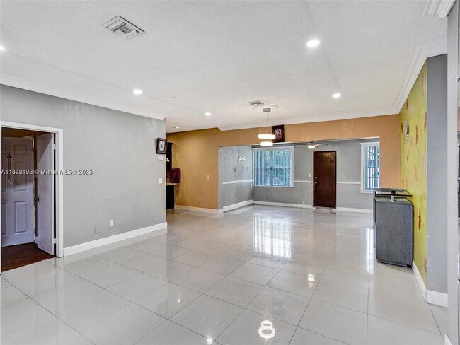 Foto del edificio - 1161 NE 202nd St
